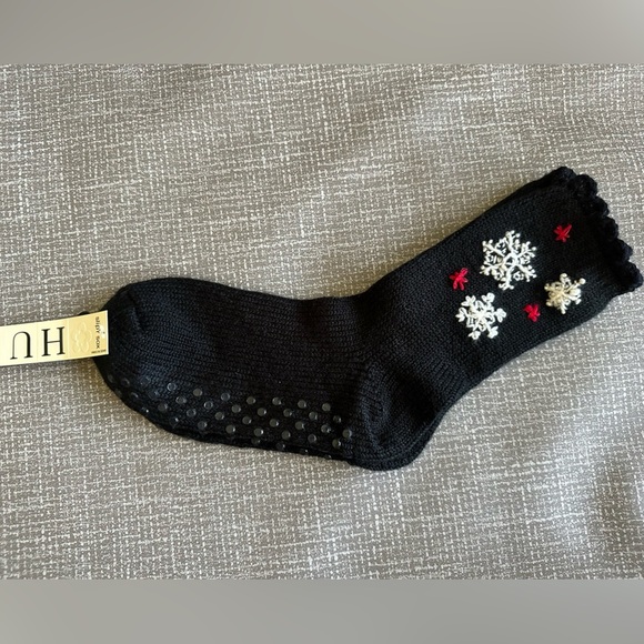 Hue Winter Snowflake Socks Black White and Red size OS - Picture 1 of 8